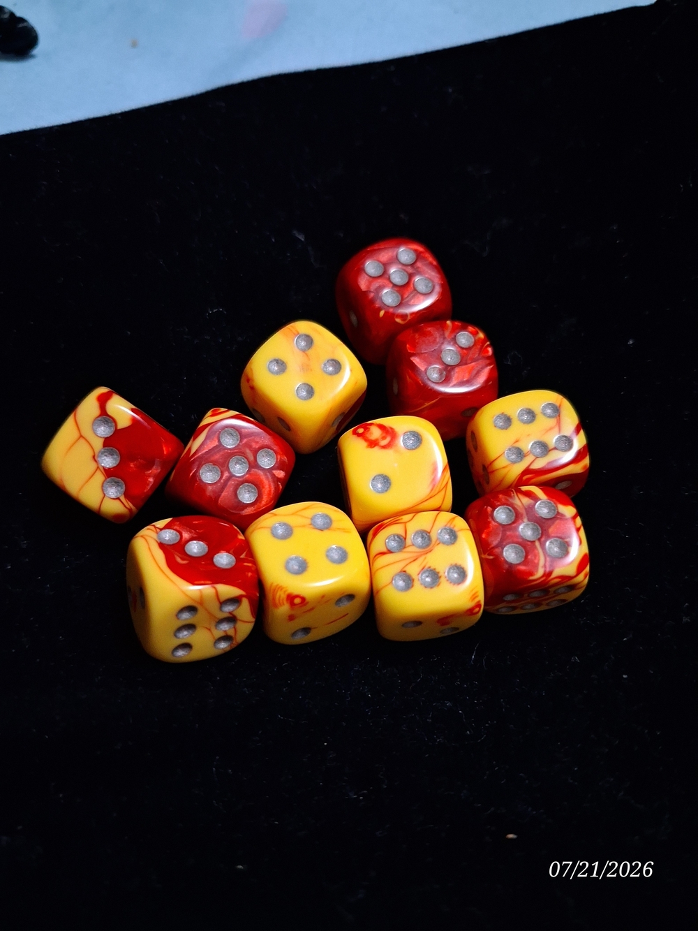 ​🎲 ​Set of 11 Mini D6 Dice - Red & Yellow Swirl / Fire Marble Effect